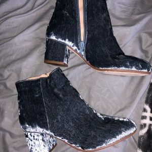 Blue velvet Steve Madden booties